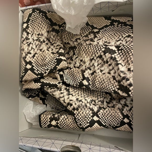 Faux snake skin boots - Picture 4 of 7